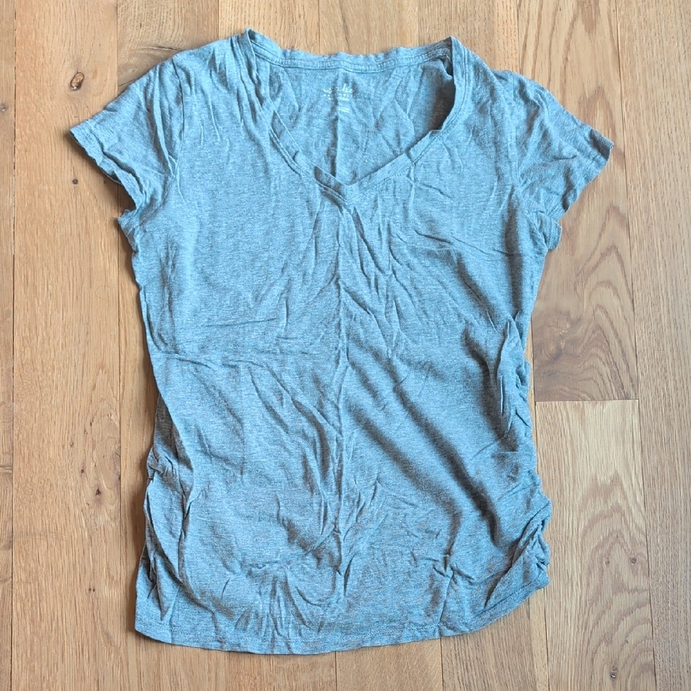 Isabel Maternity by Ingrid & Isabel Light Gray V-Neck Short Sleeve Tee